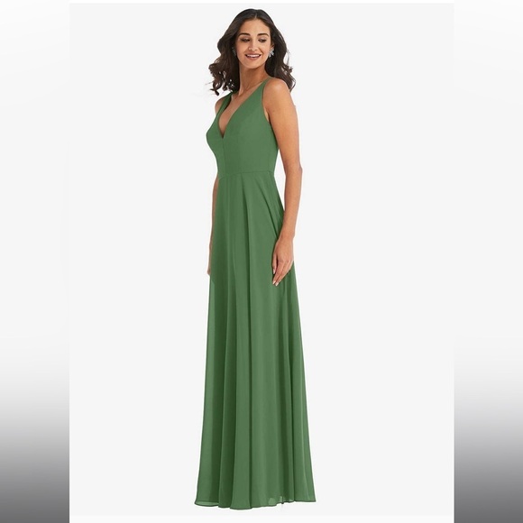 Dessy Collection- DEEP V-NECK CHIFFON MAXI DRESS - Picture 4 of 15